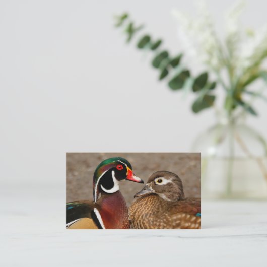 Mooi aanraakmoment tussen houten eenden visitekaartje (Staand voorkant)