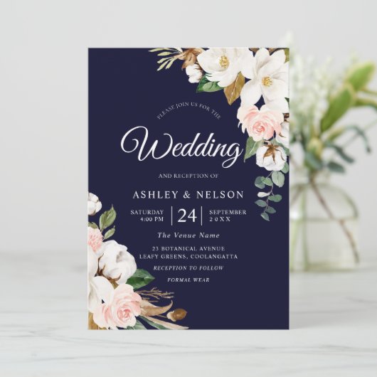 Mooi Blooming White en Blush Floral Wedding Kaart (Staand voorkant)