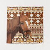 Mooi bruin paard op aards geometrisch patroon wandkleed (Voorkant)