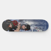 Mooi gotisch meisje, rozen en kaarsen persoonlijk skateboard (Horizontaal)