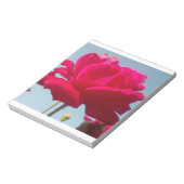 Mooi hemels Roos rood tegen blauw Notitieblok (Linkerzijde)