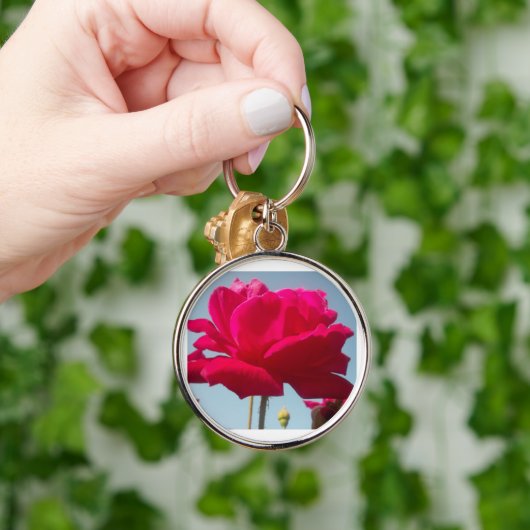 Mooi hemels Roos rood tegen blauw Sleutelhanger (Hand)