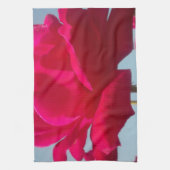 Mooi hemels Roos rood tegen blauw Theedoek (Verticaal)