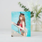Mooi Japans meisje in het zwembad Briefkaart (Staand voorkant)