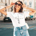 Mooi Jesus Schattige Cross Script t-shirt<br><div class="desc">Jezus t-shirt in elegante kalligrafie en minimalistische typografie. Dit trendy,  moderne geloof ontwerp is het perfecte geschenk en mode statement. #Christelijk #religie #scriptie #geloof #bible #jesus</div>