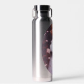 Mooi jong meisje van roze bloemen portret waterfles (Voorkant)