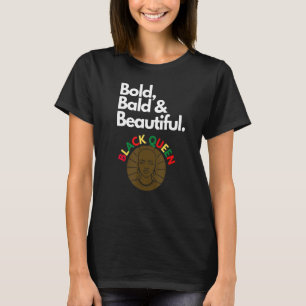 Mooi, kaal en prachtige zwarte koningin met kortge t-shirt