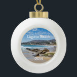 Mooi Laguna Beach Keramische Bal Ornament<br><div class="desc">Dit ornament maakt een unieke wens om elk bezoek aan een fantastische Laguna Beach te herinneren. Verander de datum in het lopende jaar. De lettertypestijl kan worden gewijzigd,  evenals de grootte,  kleur en locatie. Drie opties voor het achterste afbeelding ook.</div>