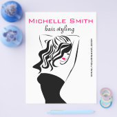 Mooi meisje met het golvende brandmerken van flyer (Enkel)