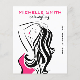 Mooi meisje met het golvende brandmerken van flyer