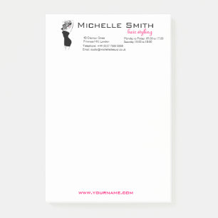 Mooi meisje met het golvende brandmerken van post-it® notes