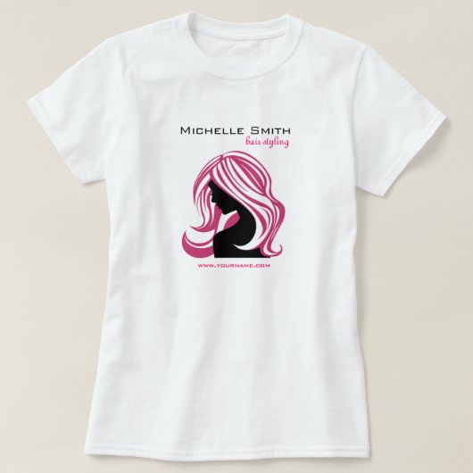 Mooi meisje met het roze brandmerken van t-shirt (Design voorkant)