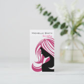 Mooi meisje met het roze brandmerken van visitekaartje (Staand voorkant)