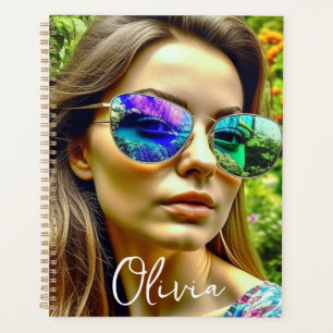Mooi Meisje met Zonnebril Reflectie Bloemen Planner
