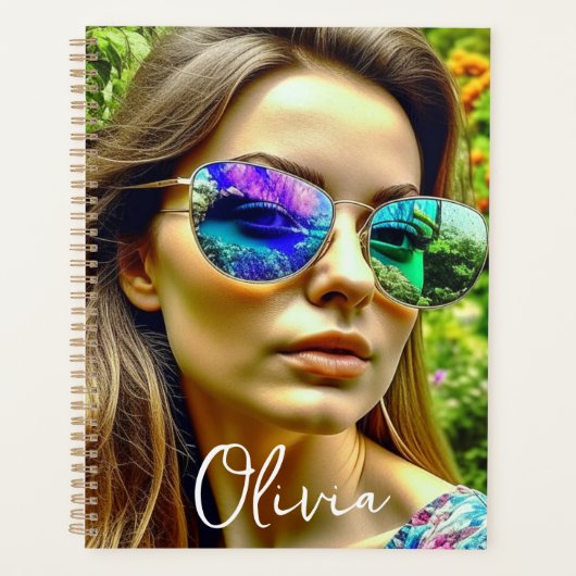 Mooi Meisje met Zonnebril Reflectie Bloemen Planner (Voorkant)