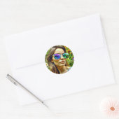 Mooi Meisje met Zonnebril Reflectie Bloemen Ronde Sticker (Envelop)