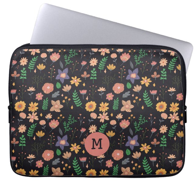 Mooi modern donker bloempatroon monogram laptop sleeve (Voorkant)