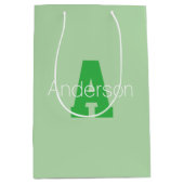 Mooi modern monogram | licht en Kelly groen Medium Cadeauzakje (Voorkant)