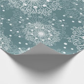 mooi omslagpapier met sneeuwvlokken in de winter cadeaupapier (Hoek)