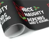 Mooi ondeugend hangt ervan af wie er kerst vraagt cadeaupapier (Rol Hoek)