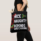 Mooi ondeugend hangt ervan af wie er kerst vraagt tote bag (Dichtbij)