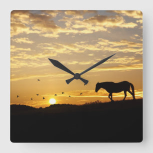 Mooi paard in de Sunset Clock Vierkante Klok