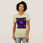 Mooi roze bloemen patroon t-shirt (Voorkant volledig)