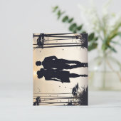 Mooi stel loopt samen de zonsondergang in briefkaart (Staand voorkant)