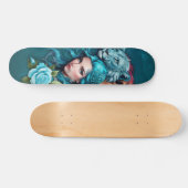 Mooi vrouwenhoofd met expressieve ogen persoonlijk skateboard (Horizontaal)