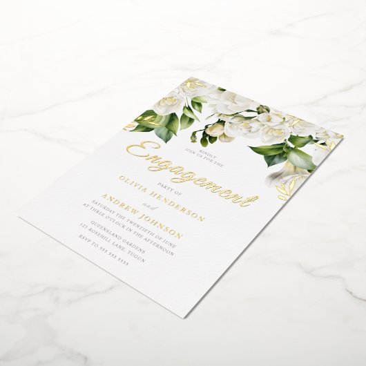 Mooi White Floral Engagement Party Gold Folie Uitnodiging (Gedraaid)
