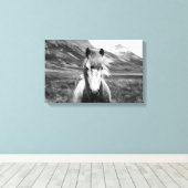 Mooi wild paard zwart en wit canvas afdruk (Insitu (Houten vloer))