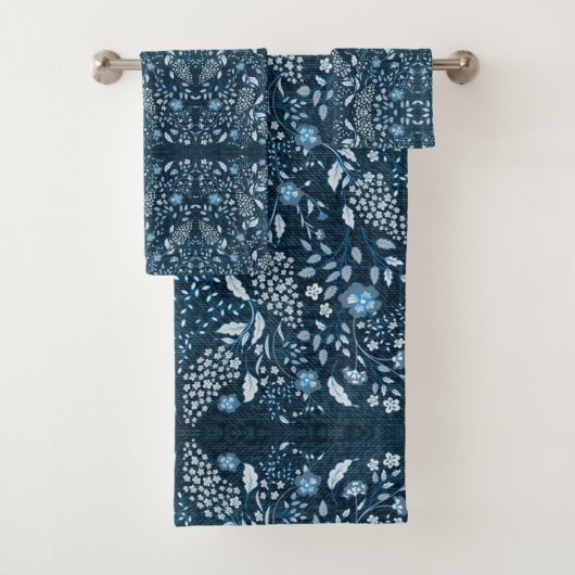 Mooi Wildflower Patroon op grasachtige achtergrond Bad Handdoek (Insitu)