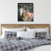 Mooi wit paard en klein meisje Sierkussen Canvas Afdruk (Insitu (Slaapkamer))