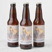 Mooi wit paard galopperen in de sneeuw Kerstmis Bier Etiket (Flessen)