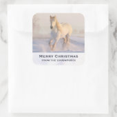 Mooi wit paard galopperen in de sneeuw Kerstmis Vierkante Sticker (Tas)