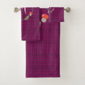 Mooi Woodland Schots Roze Tartan Monogram Bad Handdoek (Insitu)