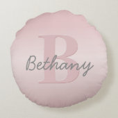 Mooie aanpasbare roze monogram & uw naam script rond kussen (Achterkant)
