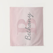 Mooie aanpasbare roze monogram & uw naam script wandkleed (Voorkant)