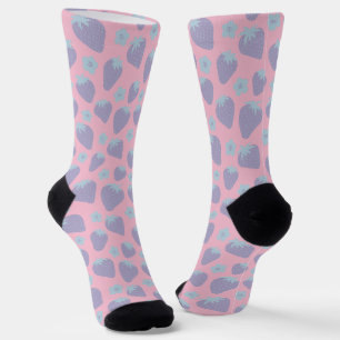 Mooie aardbeienpatroon in lila en blauw sokken