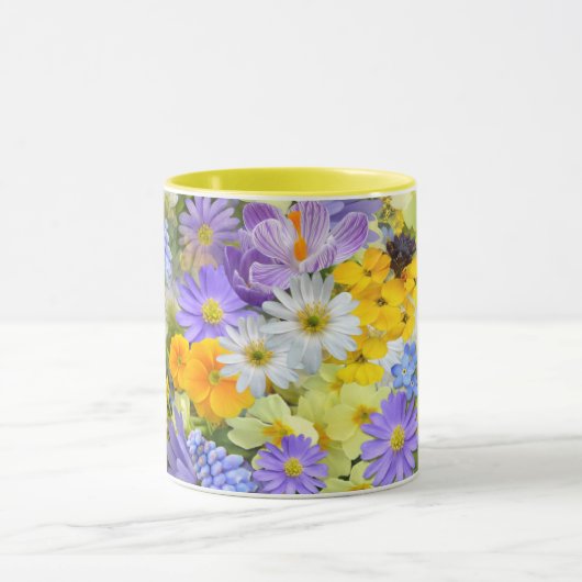 Mooie array van kleurrijke bloemen mok (Midden)