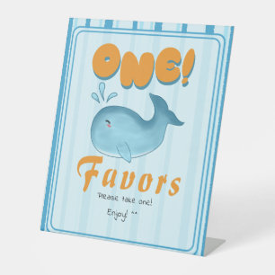Mooie baby blauwe walvis 1e verjaardag cadeautjes reclamebord met voetstuk