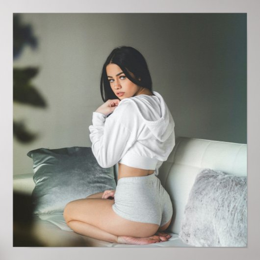 Mooie baby in Tight Shorts Foto Poster (Voorkant)