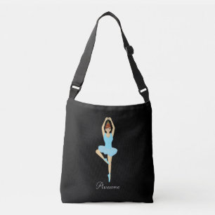 Mooie balletdanseres gekleed in licht turquoise crossbody tas