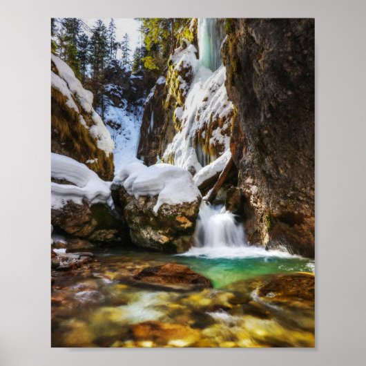 Mooie beek in Gozd Martuljek aan het einde van de  Poster (Voorkant)