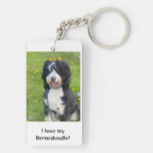 Mooie Bernedoodle met gele bloemetjes Sleutelhange Sleutelhanger (achterkant)