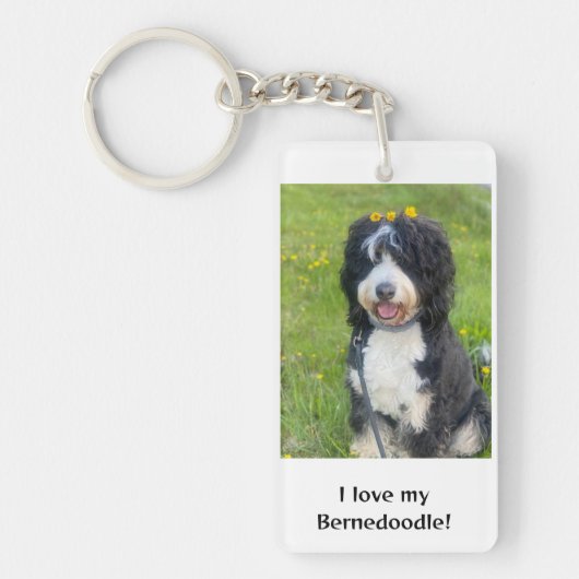Mooie Bernedoodle met gele bloemetjes Sleutelhange Sleutelhanger (Voorkant)