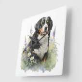 MOOIE BERNER BERNER BERGHOND MET BLOEMEN VIERKANTE KLOK (Hoek)