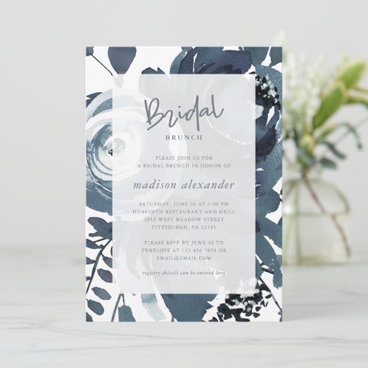 Mooie Blauw-witte Bloemen Bruids Brunch Kaart (Staand voorkant)