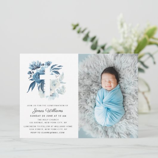 Mooie blauwe bloemen bevestiging uitnodiging (Staand voorkant)