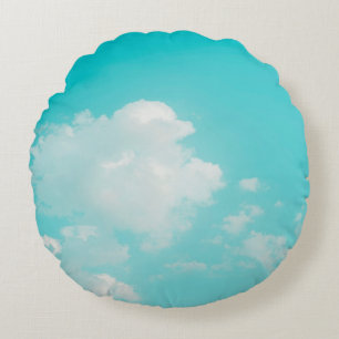 Mooie blauwe hemel en wolken met daglicht natura rond kussen
